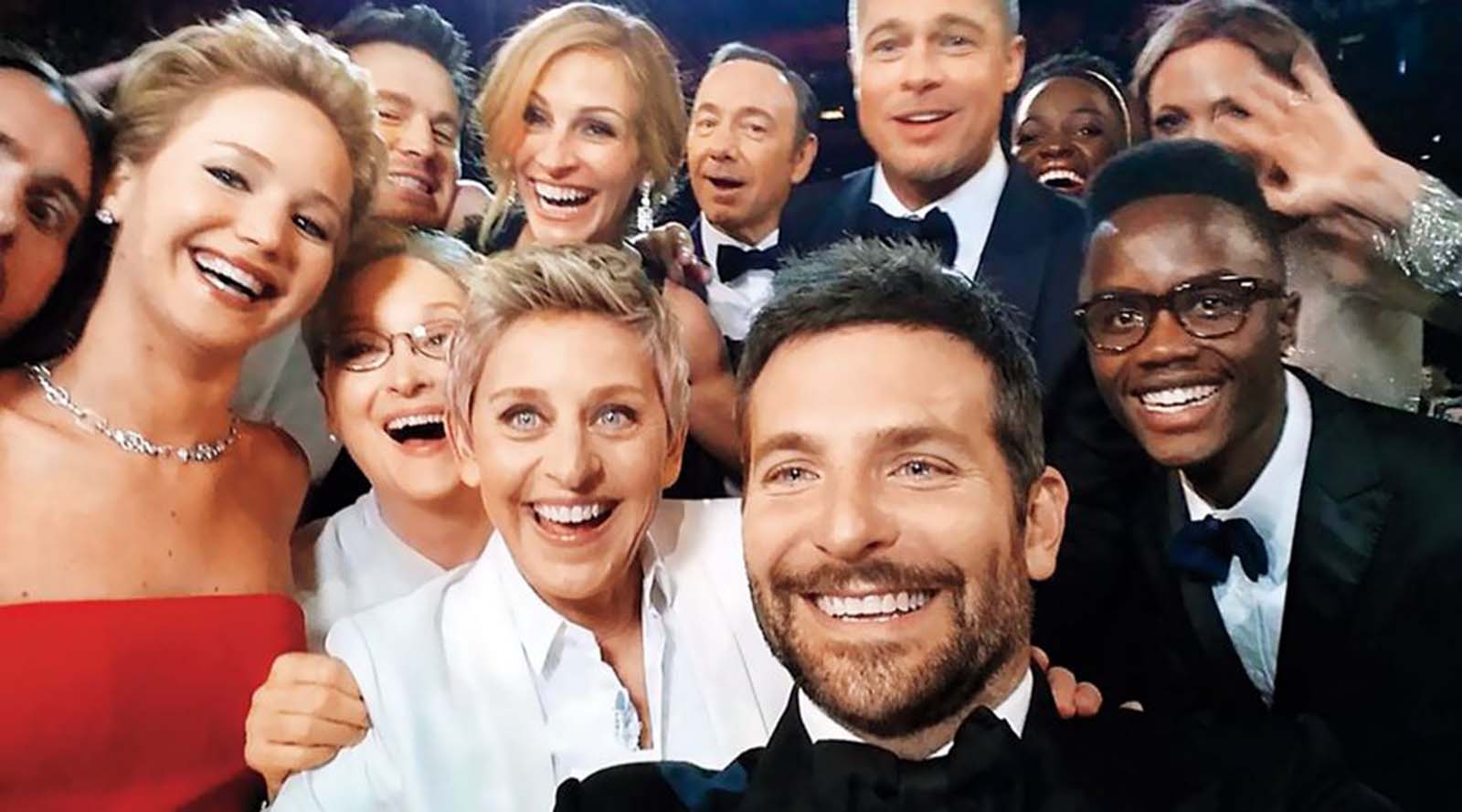 The 2014 Oscars group selfie used as the test image.